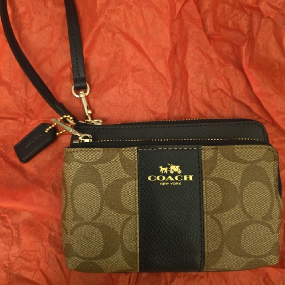 NWOT Coach Brown and Black w Gold Hardware Wristlet Adorned W Classic Coach logo